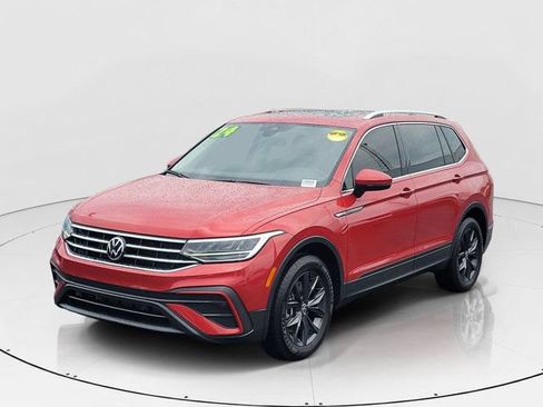 Certified 2024 Volkswagen Tiguan SE w/ Panoramic Sunroof Package FWD image 29