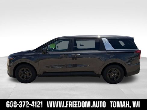 Used 2025 Kia Carnival FWD image 2
