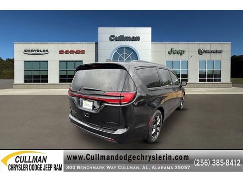 New 2026 Chrysler Pacifica Limited w/ S Appearance Package image 3