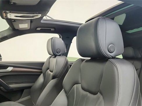 Used 2025 Audi Q5 e Premium Plus w/ Premium Plus Package image 32