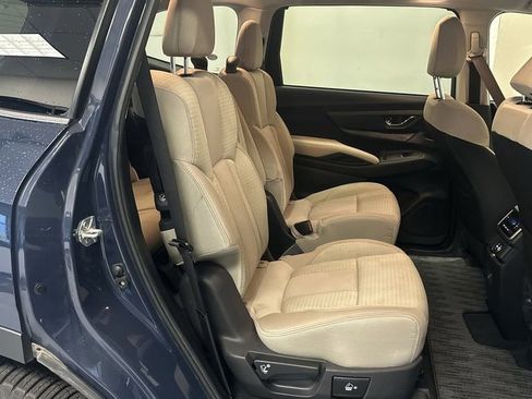 Used 2024 Subaru Ascent Premium w/ Convenience Package image 7