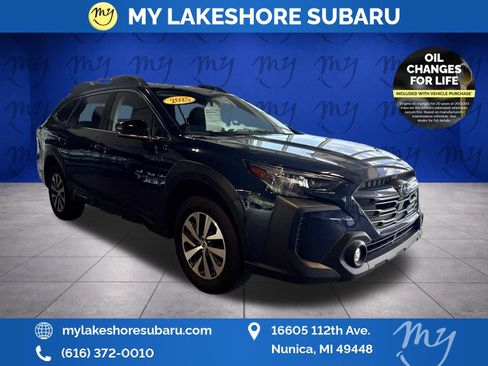 Certified 2025 Subaru Outback Premium AWD/4WD image 1