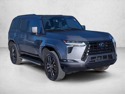 Used 2024 Lexus GX 550 image 3