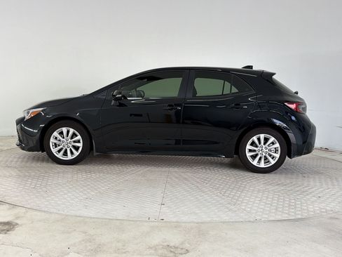 Used 2025 Toyota Corolla SE FWD image 2