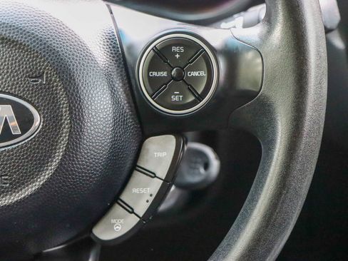 Used 2015 Kia Soul + image 28