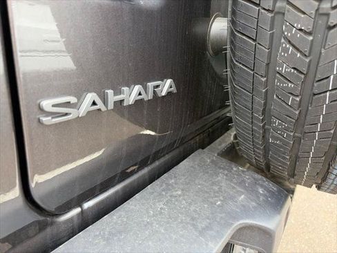Certified 2025 Jeep Wrangler Unlimited Sahara w/ Safety Group AWD/4WD image 9