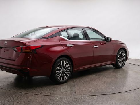 Used 2025 Nissan Altima 2.5 SV FWD image 9
