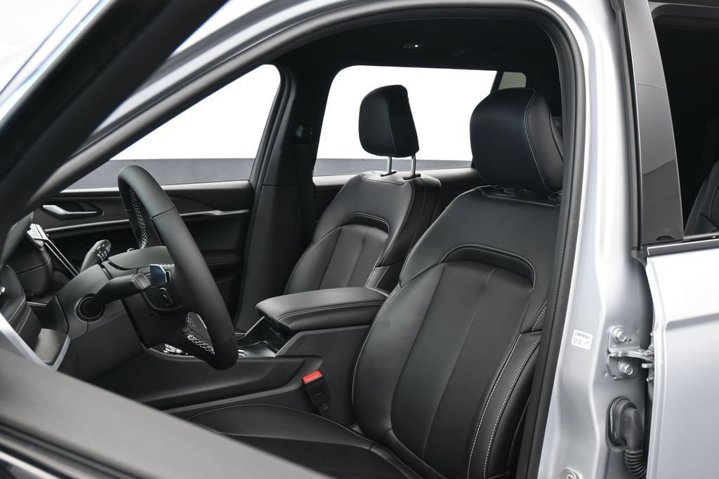 Used 2025 Jeep Grand Cherokee L Limited RWD image 10