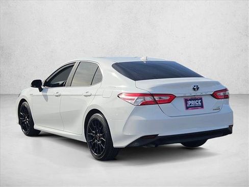 Used 2020 Toyota Camry LE image 8