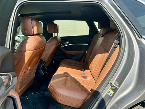 Used 2019 Audi e-tron Prestige w/ Prestige Package image 15