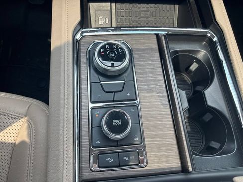Used 2022 Ford Expedition Max Limited AWD/4WD image 17