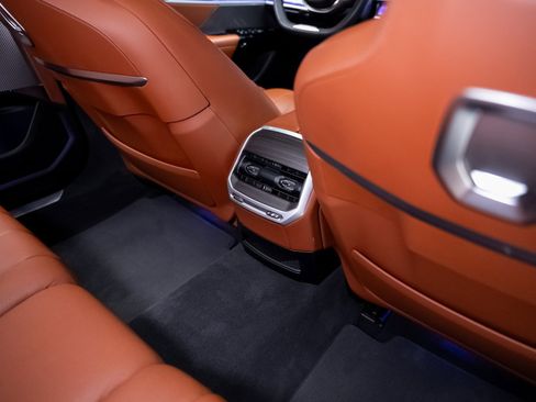 Used 2023 BMW i7 xDrive60 image 70