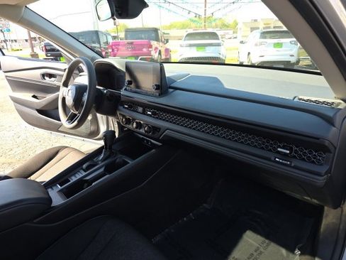 Used 2024 Honda Accord EX image 40