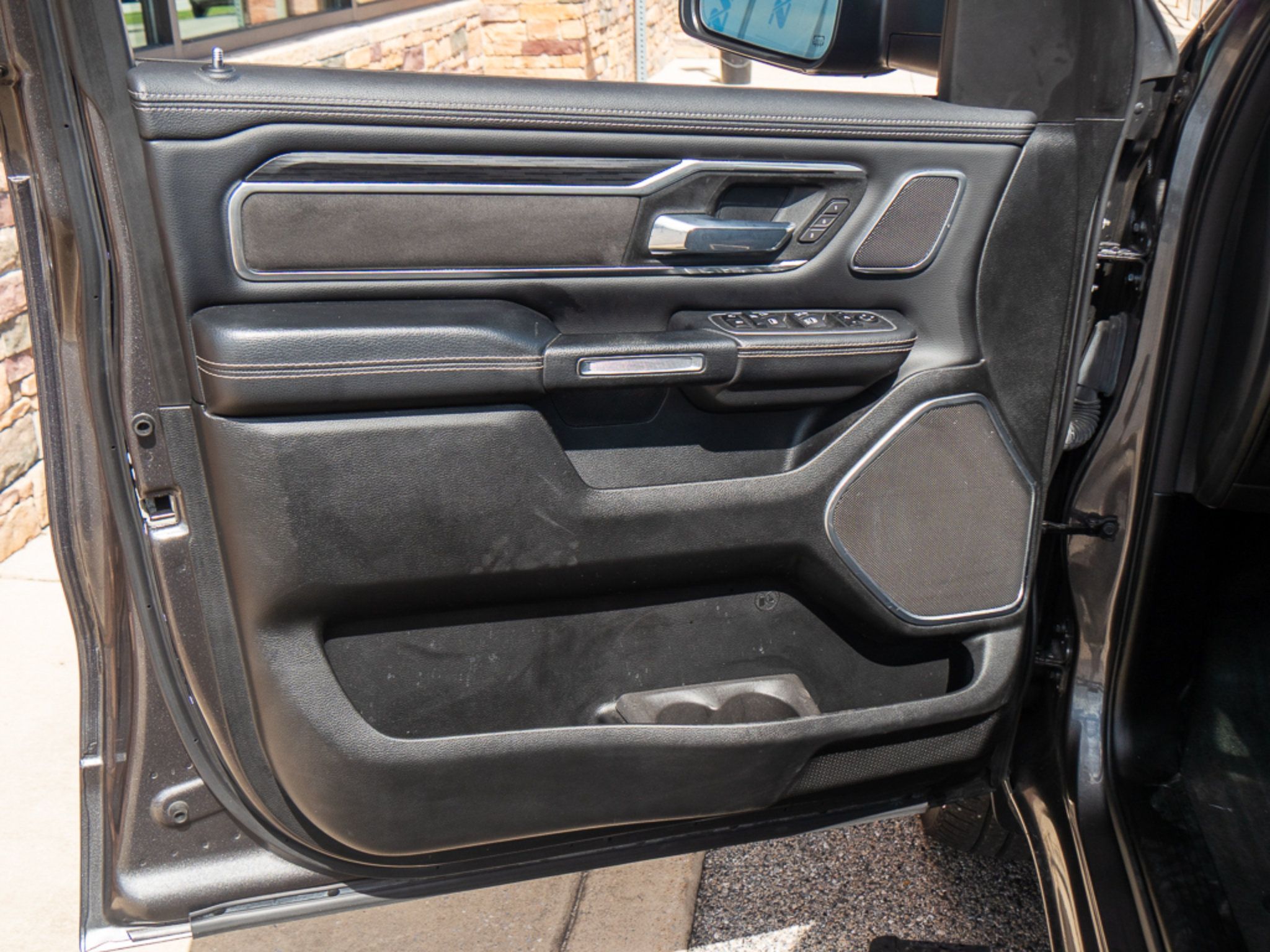 Used 2023 RAM 1500 Laramie AWD/4WD image 10