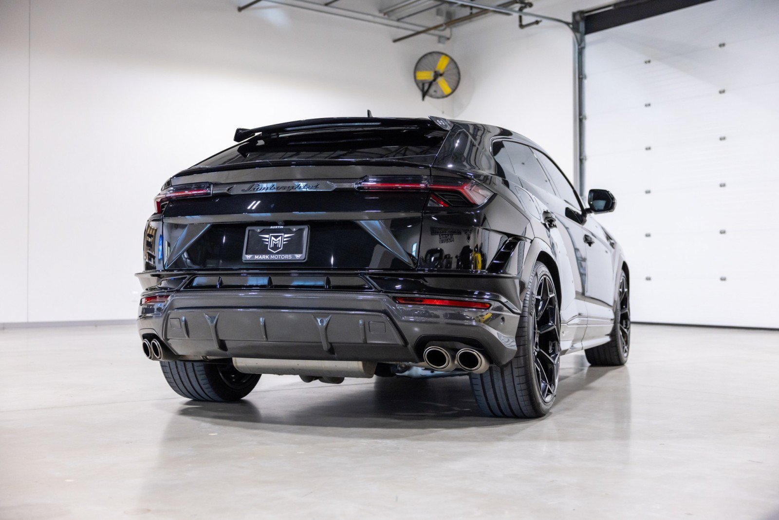 Used 2024 Lamborghini Urus Performante AWD/4WD image 4