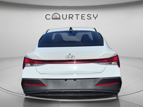 Certified 2024 Hyundai Elantra SEL FWD image 4