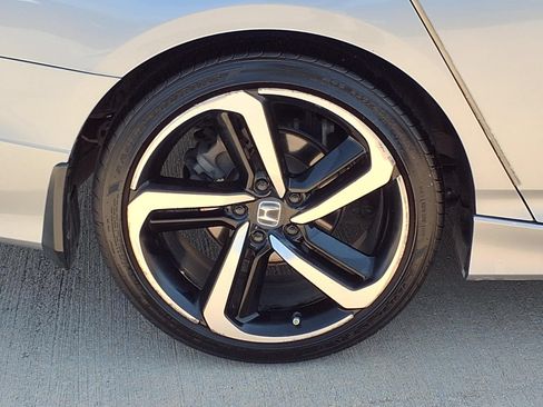 Used 2018 Honda Accord Sport image 26