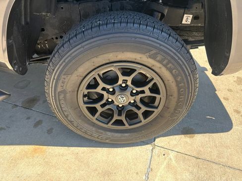 Used 2022 Toyota Tacoma SR5 w/ Technology Package RWD image 16