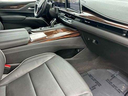 Used 2024 Cadillac Escalade Premium Luxury image 21