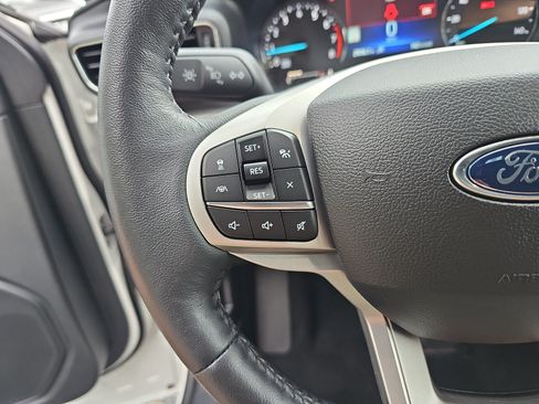 Used 2023 Ford Explorer XLT w/ Equipment Group 202A AWD/4WD image 19