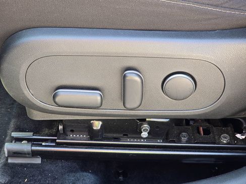 Used 2025 Hyundai Kona SEL FWD image 11