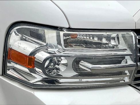 Used 2014 Lincoln Navigator 2WD image 30