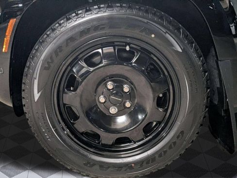 New 2026 Land Rover Defender 110 Trophy Edition AWD/4WD image 9