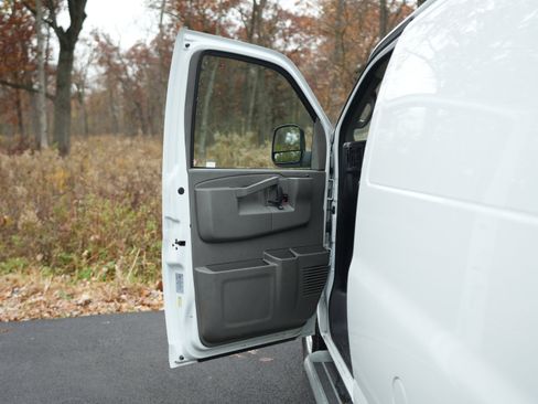 Used 2023 Chevrolet Express 2500 w/ Driver Convenience Package image 27