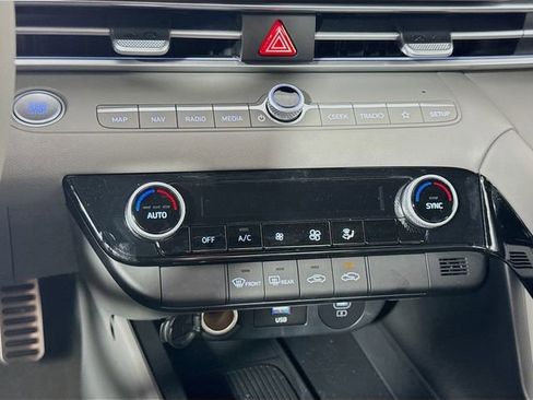 New 2025 Hyundai Elantra SEL FWD image 17