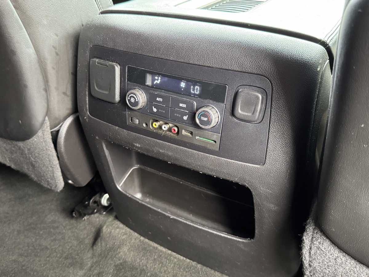 Used 2016 GMC Yukon Denali w/ Open Road Package RWD image 21