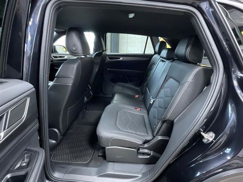 Used 2024 Volkswagen Atlas Cross Sport SE AWD/4WD image 18