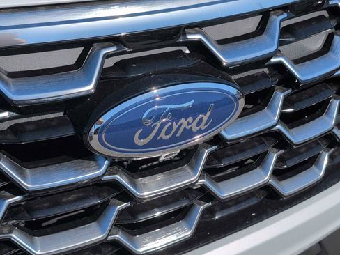 New 2025 Ford Explorer Platinum image 4
