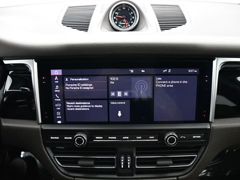 Used 2021 Porsche Macan image 13