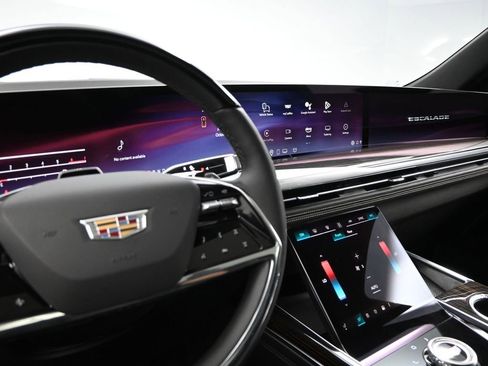 Used 2025 Cadillac Escalade ESV Premium Luxury image 27