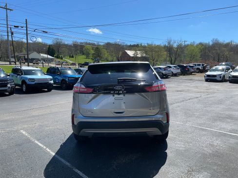 Used 2023 Ford Edge SEL w/ Convenience Package image 6