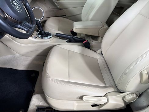 Used 2013 Volkswagen Beetle 2.5 image 11