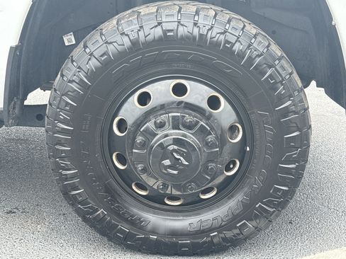Used 2025 RAM 3500 Laramie AWD/4WD image 13