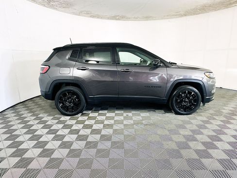 Used 2023 Jeep Compass Latitude AWD/4WD image 2