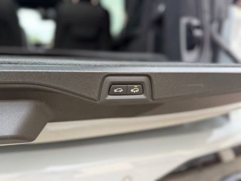 Used 2025 BMW X7 M60i AWD/4WD image 63