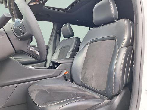 Used 2023 Jeep Grand Cherokee L Laredo image 23