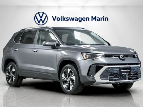New 2026 Volkswagen Taos SE image 7