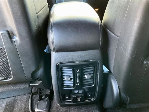 Used 2019 Jeep Grand Cherokee Overland image 16