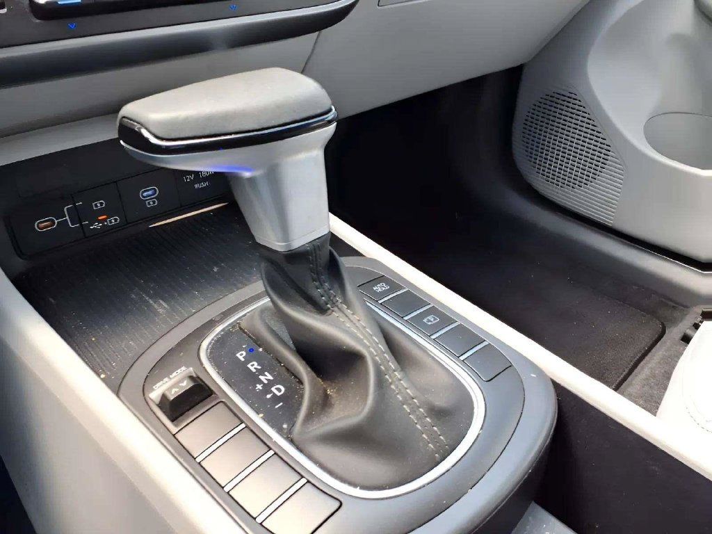 Used 2025 Hyundai Kona SEL FWD image 14