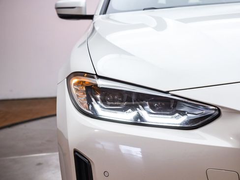 Used 2023 BMW i4 eDrive40 w/ Premium Package image 8