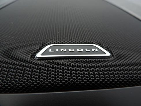 Used 2018 Lincoln Continental Select image 22