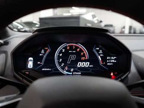 Used 2020 Lamborghini Huracan EVO image 17
