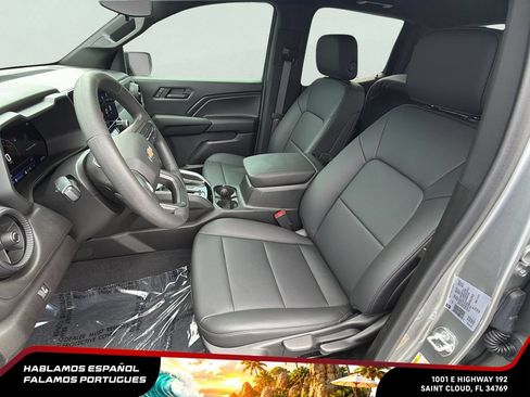Used 2025 Chevrolet Colorado W/T RWD image 11