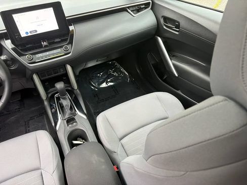 Used 2024 Toyota Corolla Cross AWD Hybrid w/ Moonroof Package image 19