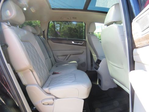 Used 2024 Volkswagen Atlas SEL Premium R-Line AWD/4WD image 16