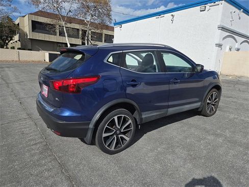 Used 2017 Nissan Rogue Sport SL image 3